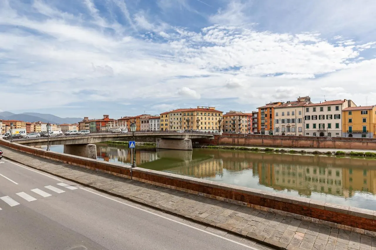 Lungarno Elegant Apartment With Panoramic Balcony ピサ