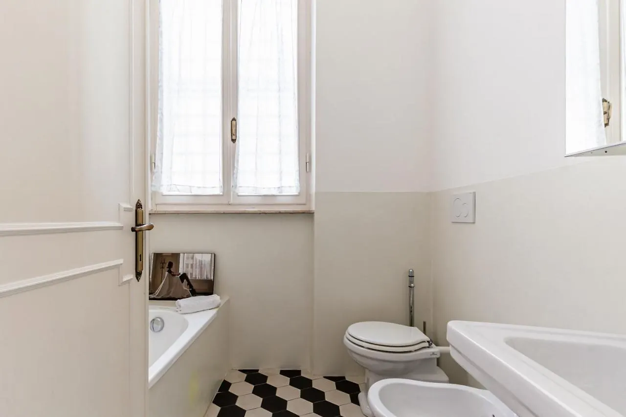 Lungarno Elegant Apartment With Panoramic Balcony ピサ 0*,  イタリア