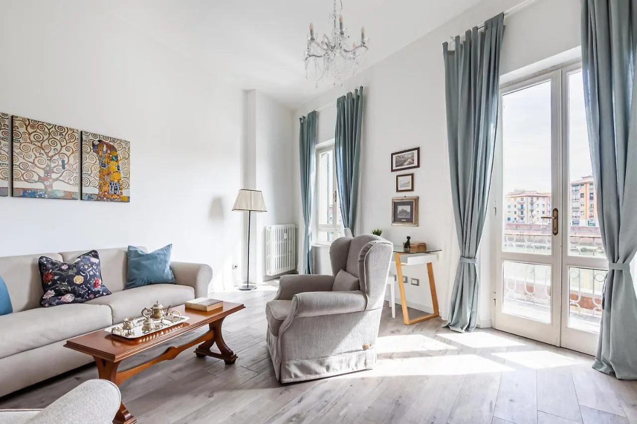 Lungarno Elegant Apartment With Panoramic Balcony ピサ イタリア
