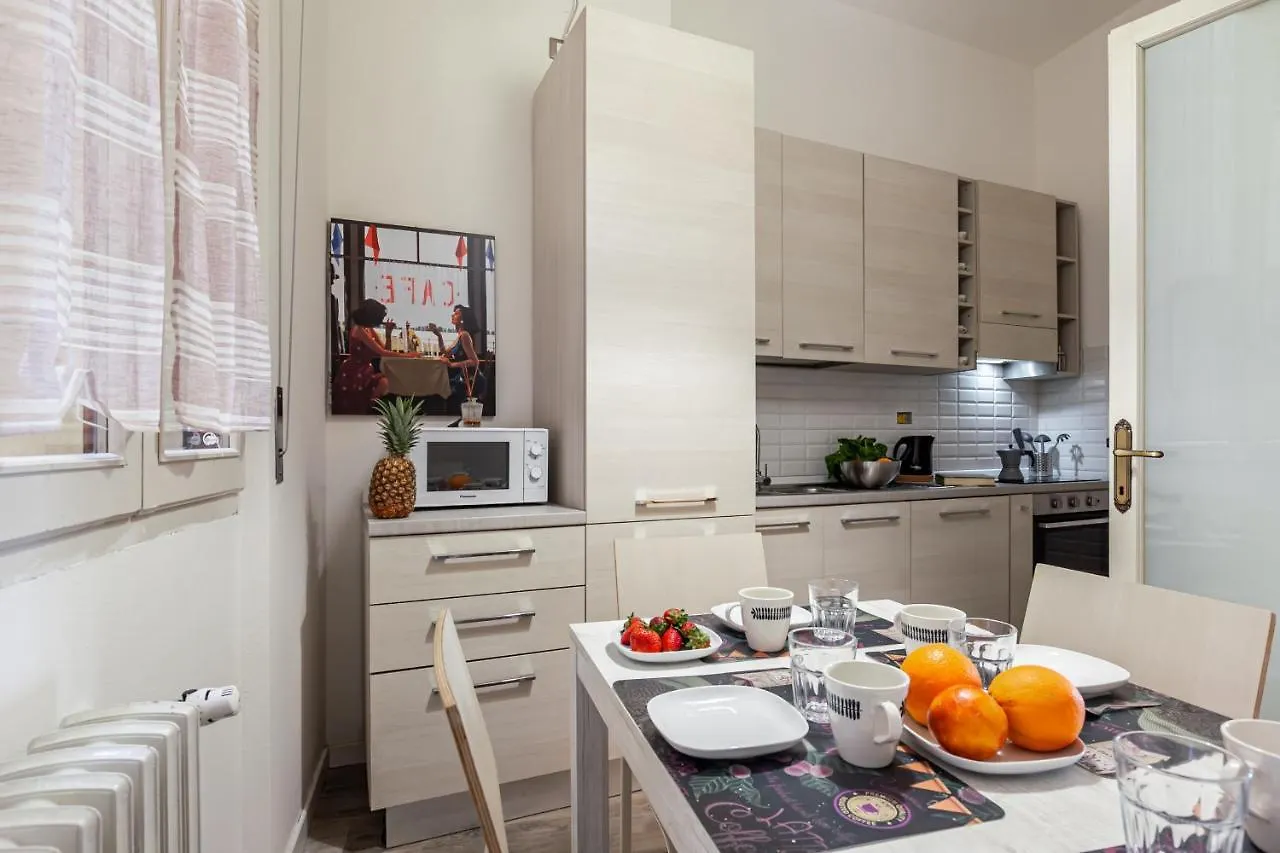 Lungarno Elegant Apartment With Panoramic Balcony ピサ イタリア
