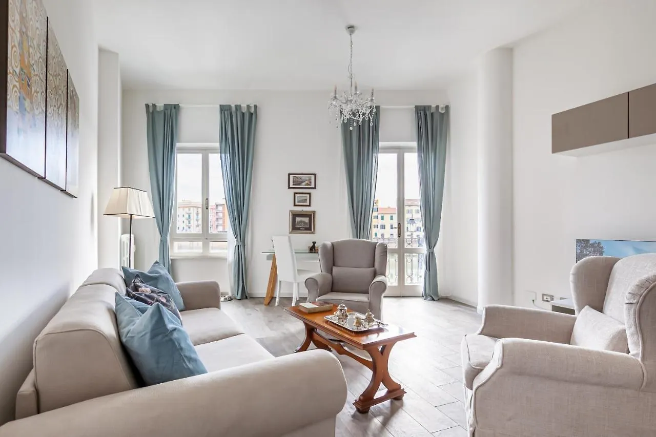 Lungarno Elegant Apartment With Panoramic Balcony ピサ イタリア