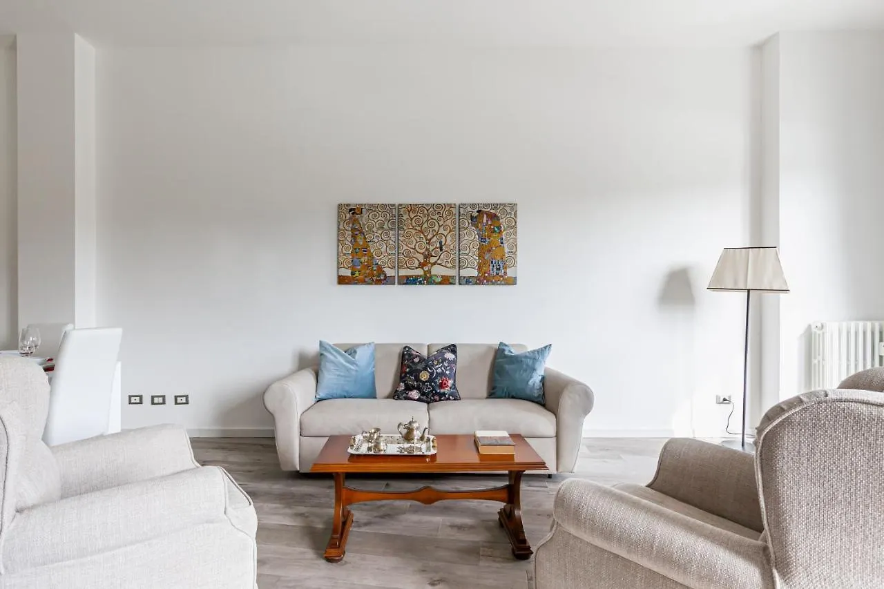 Lungarno Elegant Apartment With Panoramic Balcony ピサ イタリア