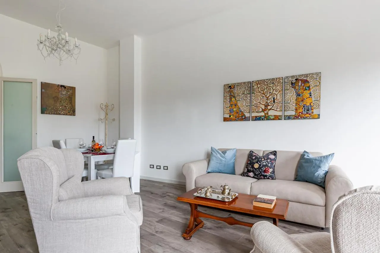 Lungarno Elegant Apartment With Panoramic Balcony ピサ
