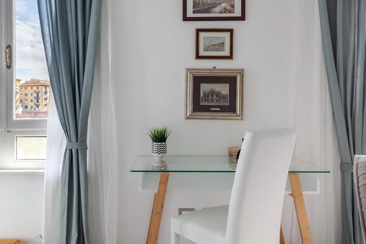 Lungarno Elegant Apartment With Panoramic Balcony ピサ